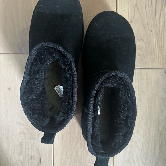 UGG Classic Ultra Mini Platform - Picture 6 of 11